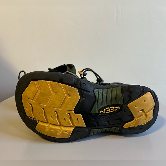Keen Water Shoes Sandals, Dark Forest Green. Youth Size 3 - Picture 6 of 7